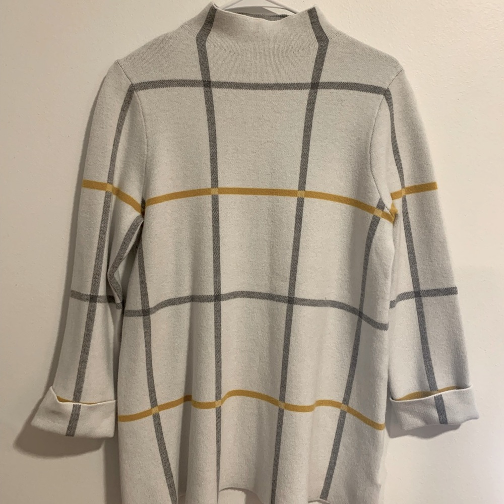 Tahari plaid, 3/4 length sleeved sweater
